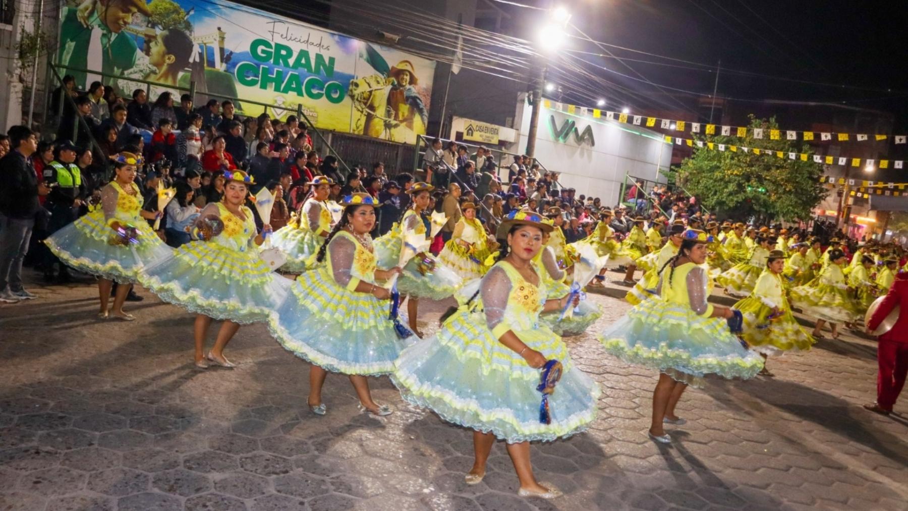 Fraternidades y devotos bailan en Yacuiba en honor a la Virgen del Carmen